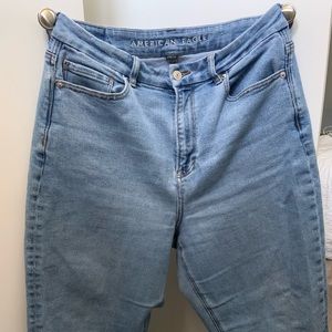 2019 American Eagle Curvy Mom Jean Size 10